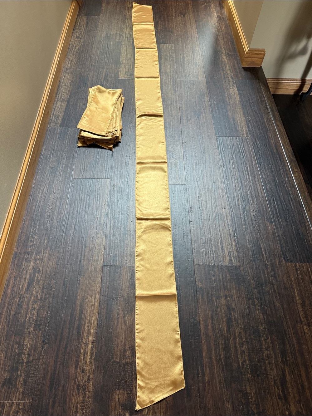 Pack of 25 Gold Table Runners - Elegant Home Dining Accent #wedding